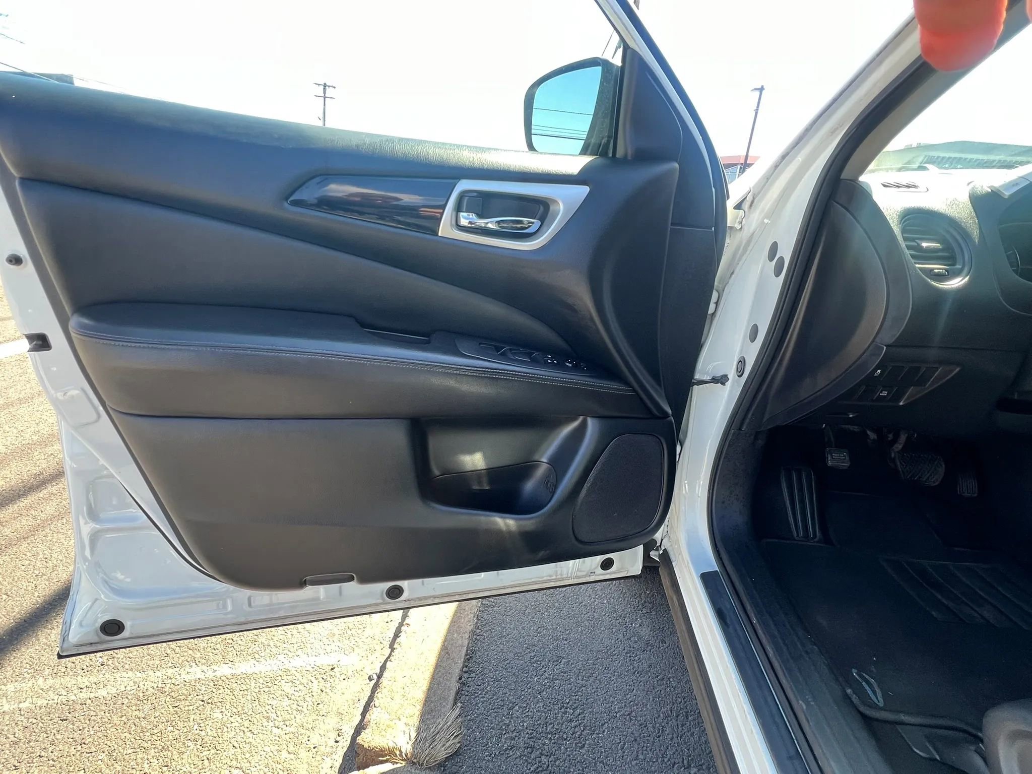 Used 2019 Nissan Pathfinder S image 10
