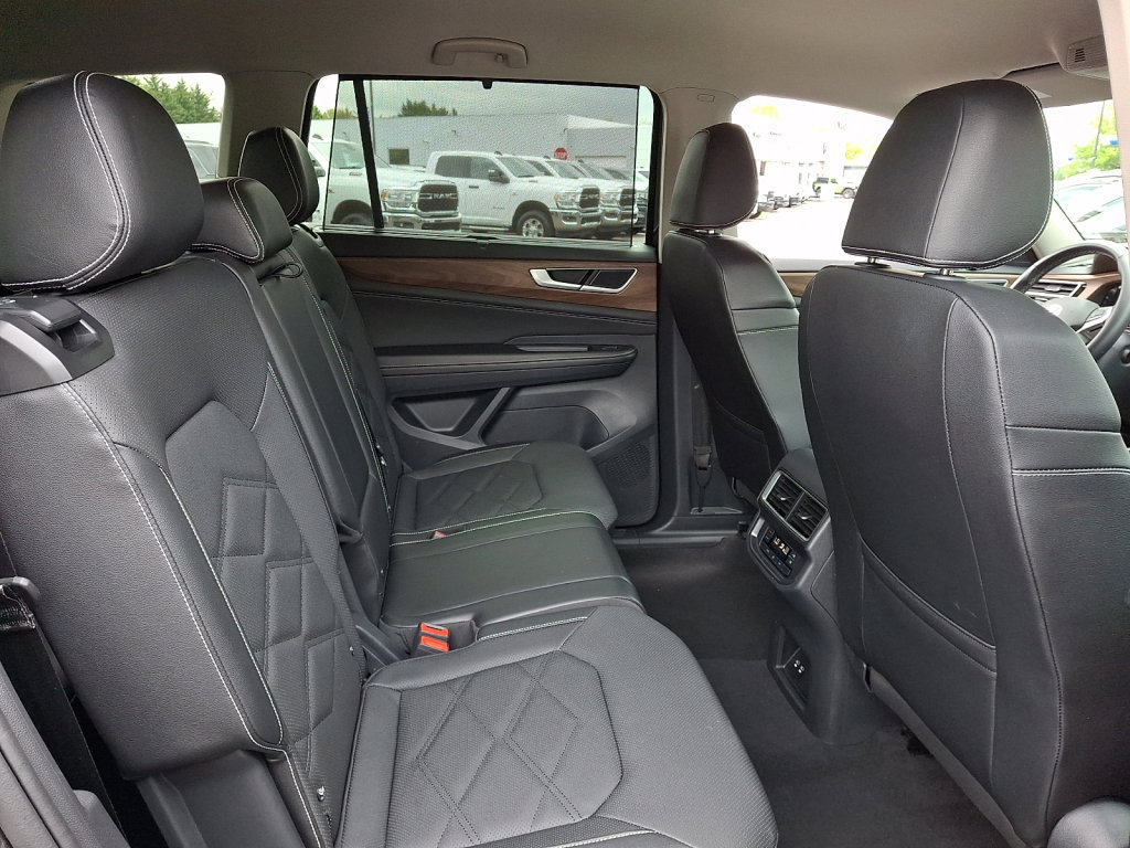 Used 2025 Volkswagen Atlas SE AWD/4WD image 15