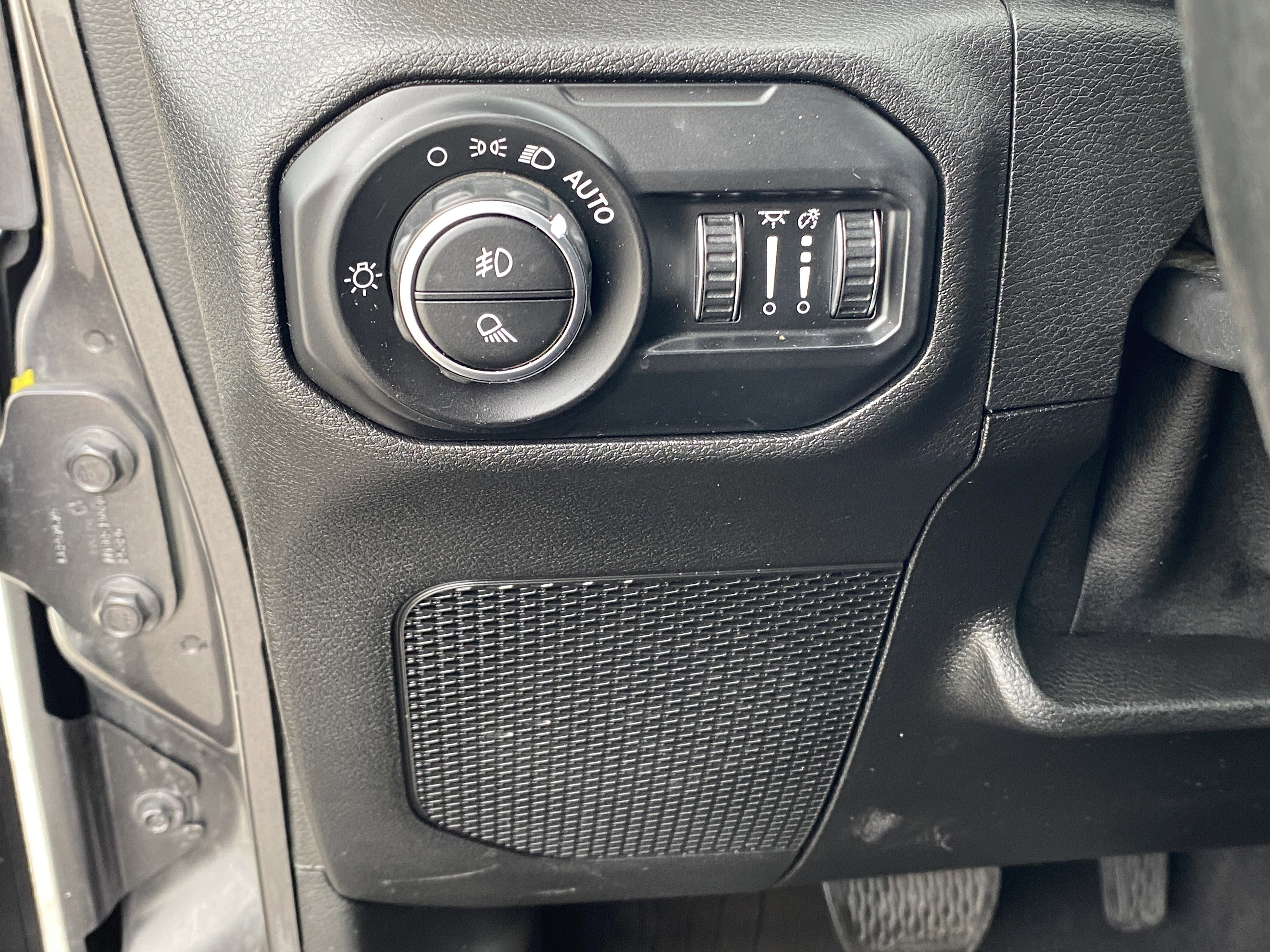 Used 2021 Jeep Gladiator Willys image 14