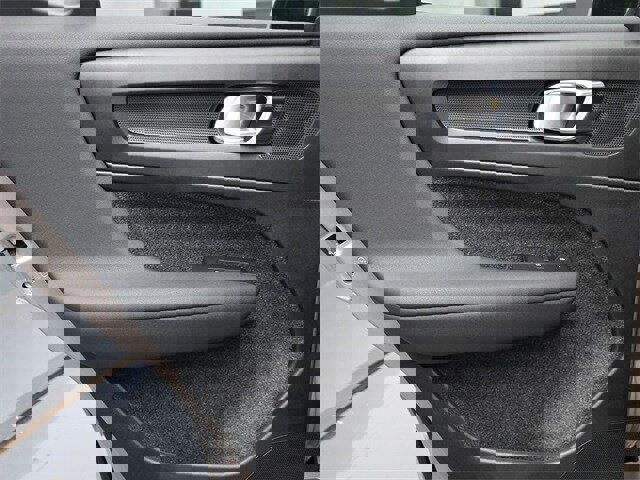 Certified 2024 Volvo XC40 B5 Plus w/ Protection Package Premier image 23