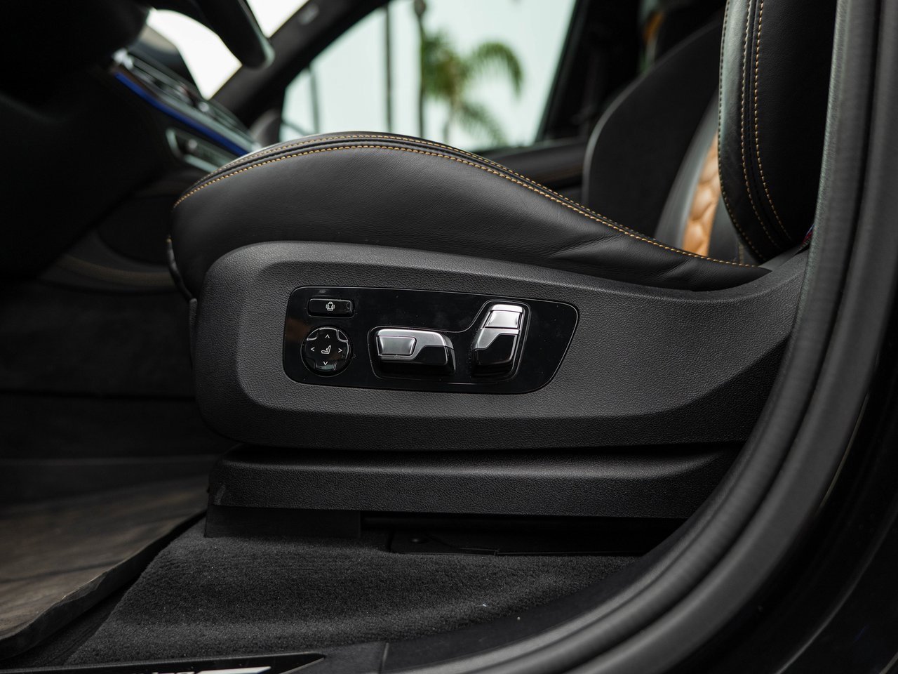 Used 2023 BMW X5 M Competition w/ Competition Package image 26