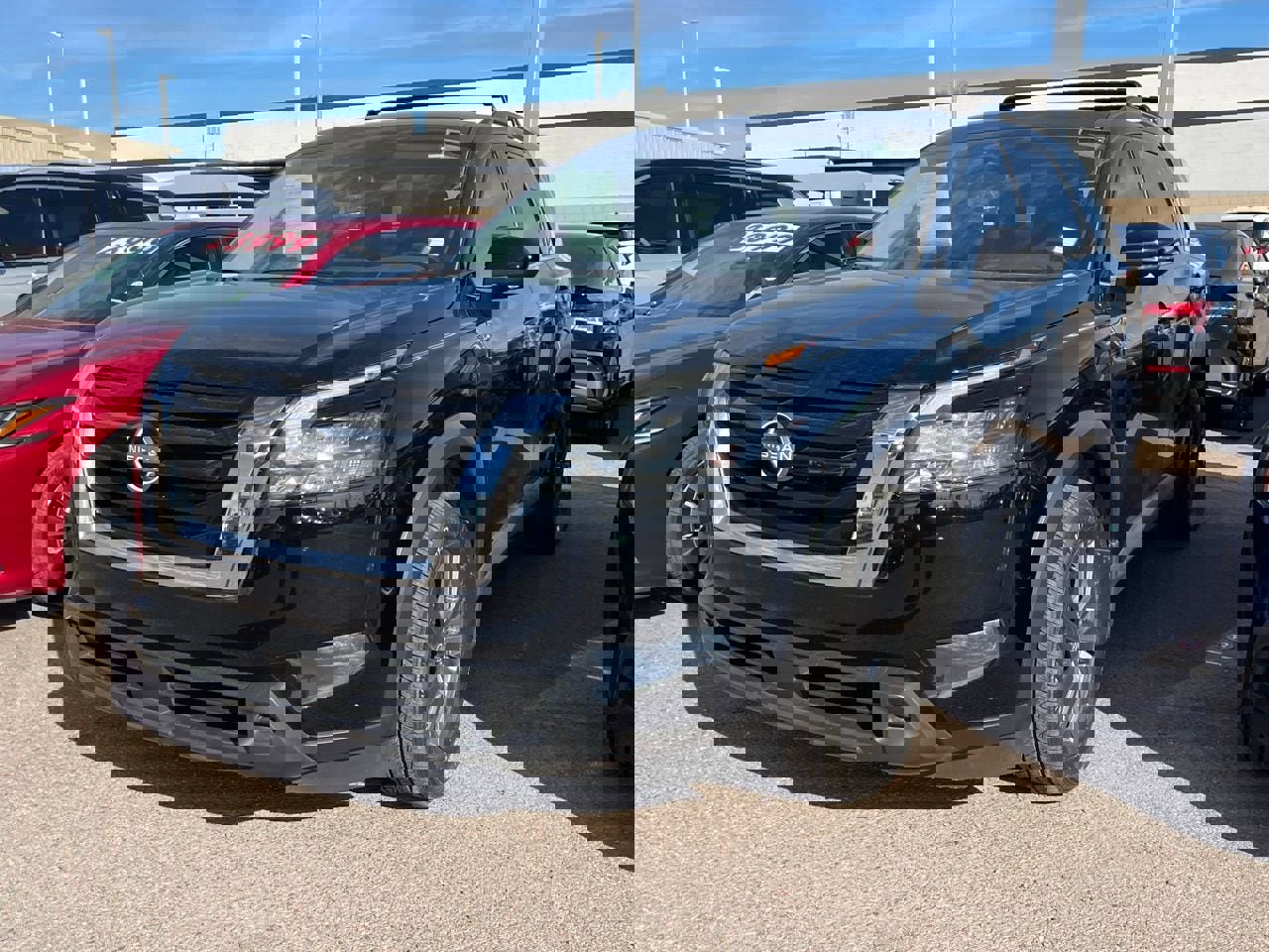 Used 2024 Nissan Pathfinder SV image 3