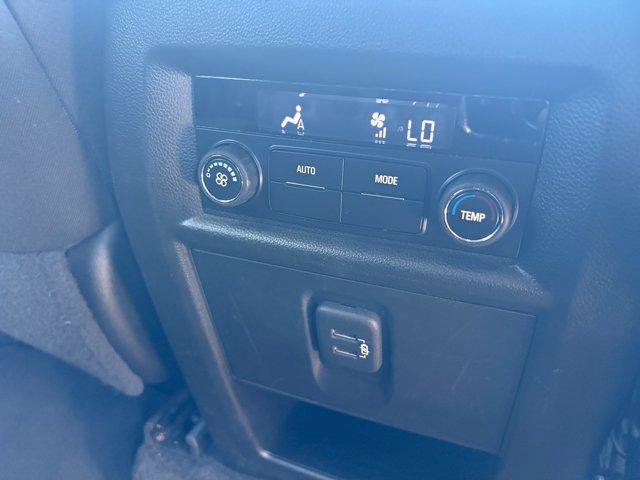 Used 2023 Chevrolet Traverse LT FWD image 14