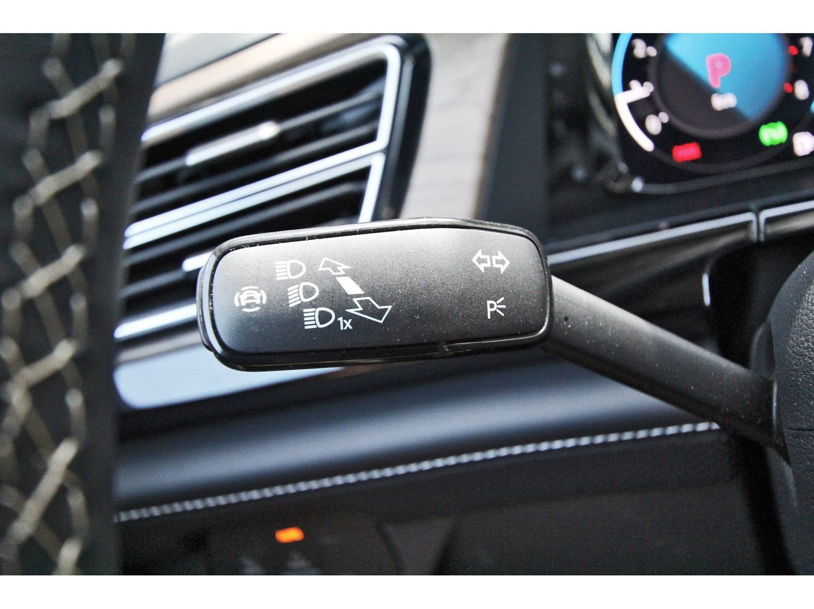 Used 2024 Volkswagen Atlas SE FWD image 17