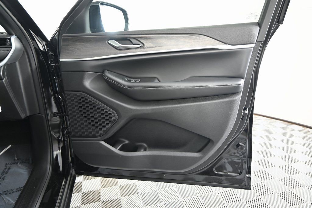 New 2026 Jeep Grand Cherokee L 4WD image 12