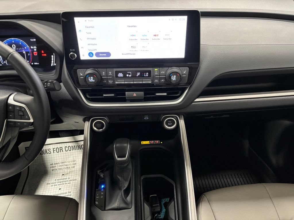 Used 2025 Toyota Grand Highlander AWD image 25