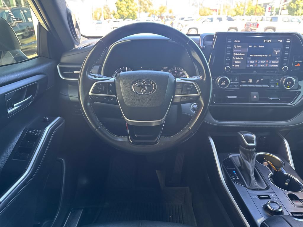 Used 2022 Toyota Highlander XSE AWD/4WD image 13