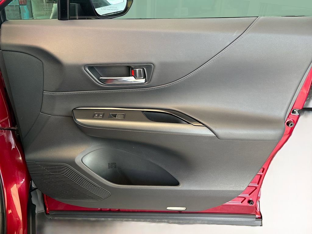 Used 2021 Toyota Venza LE w/ Carpet Mat Package (TMS) AWD/4WD image 24