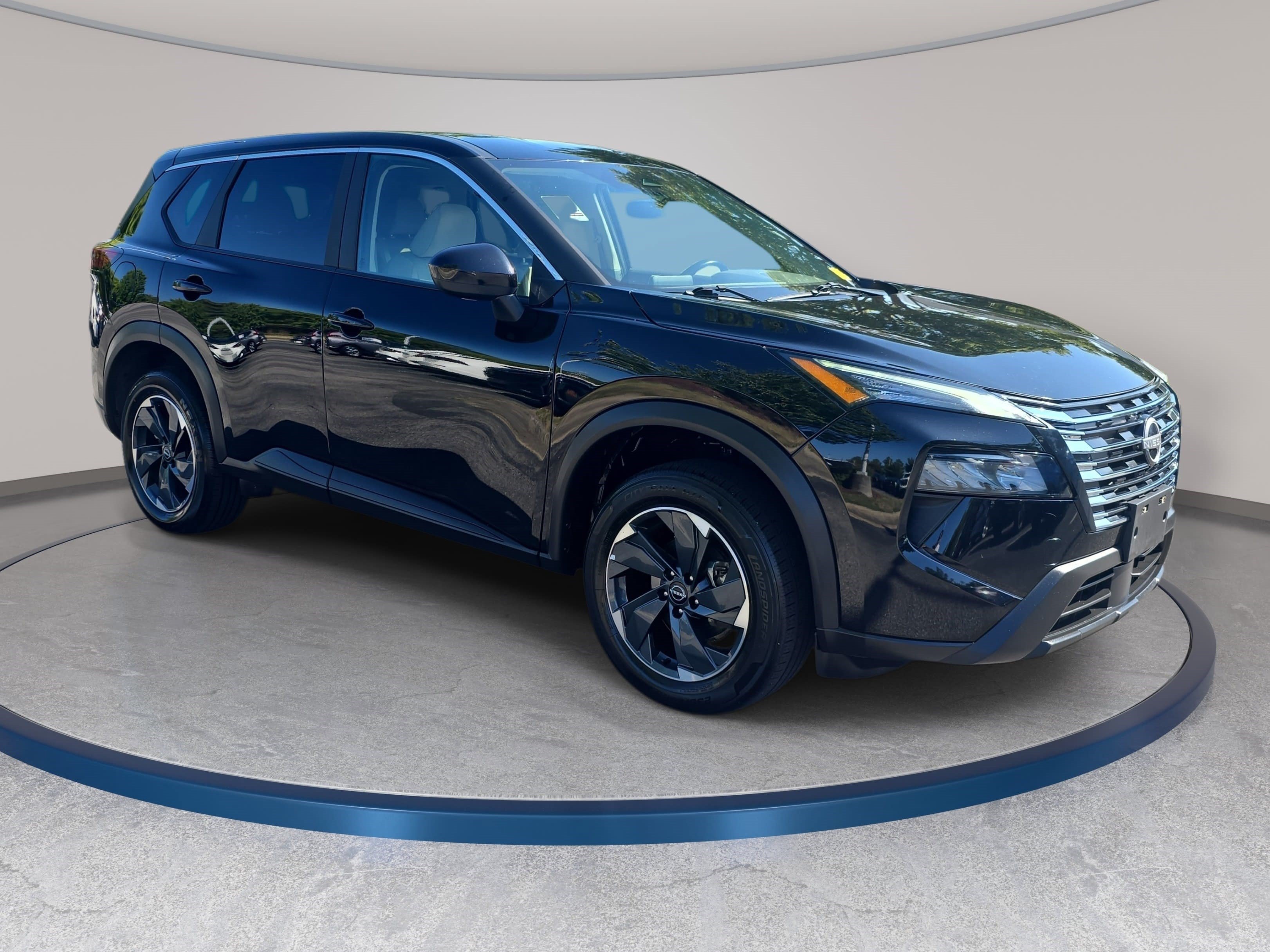 Used 2025 Nissan Rogue SV AWD/4WD image 3
