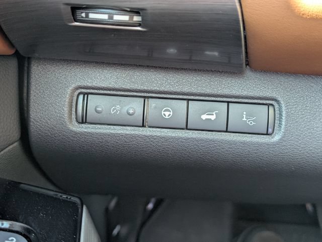Used 2024 Nissan Pathfinder Platinum AWD/4WD image 24