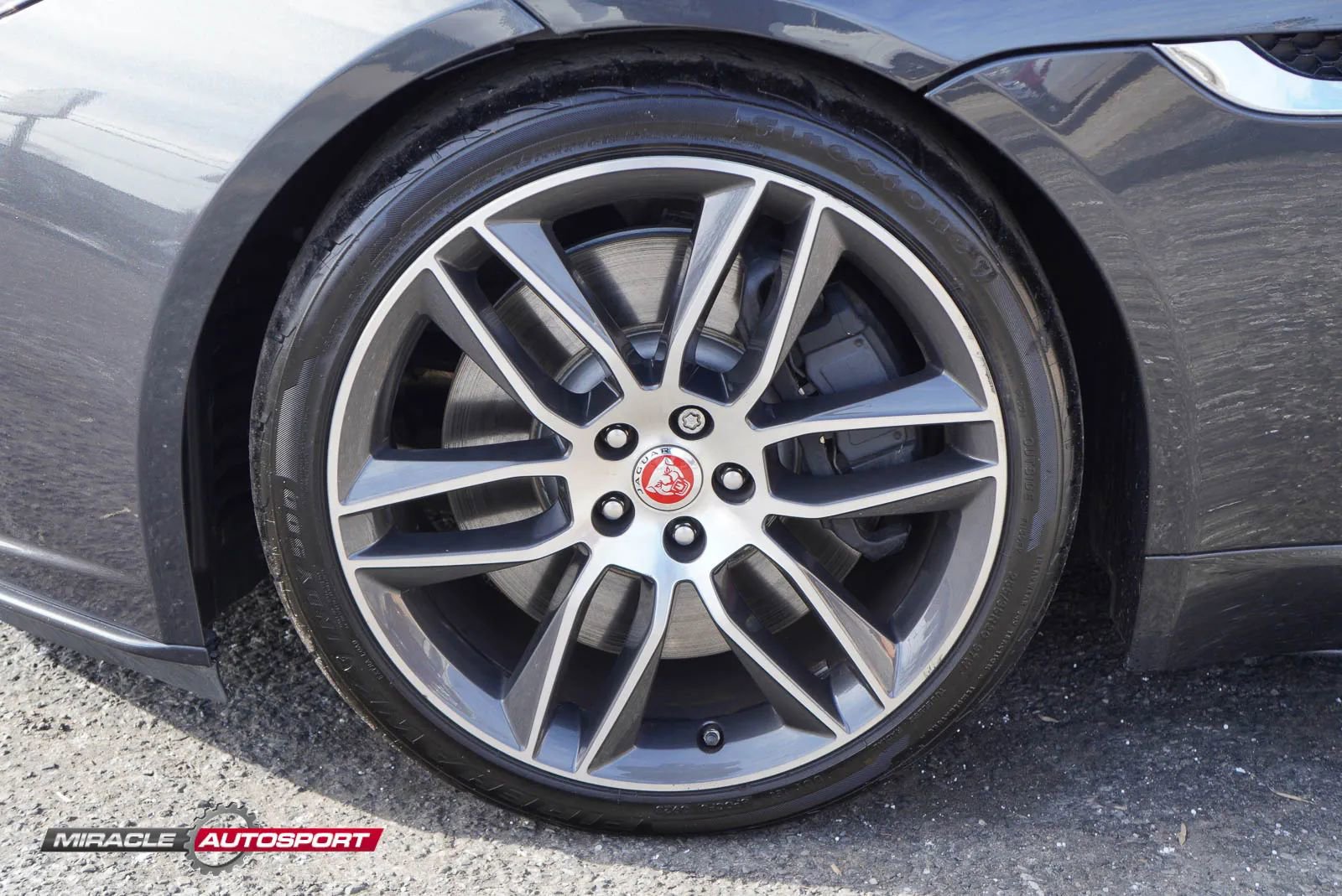 Used 2018 Jaguar F-TYPE R-Dynamic AWD/4WD image 13