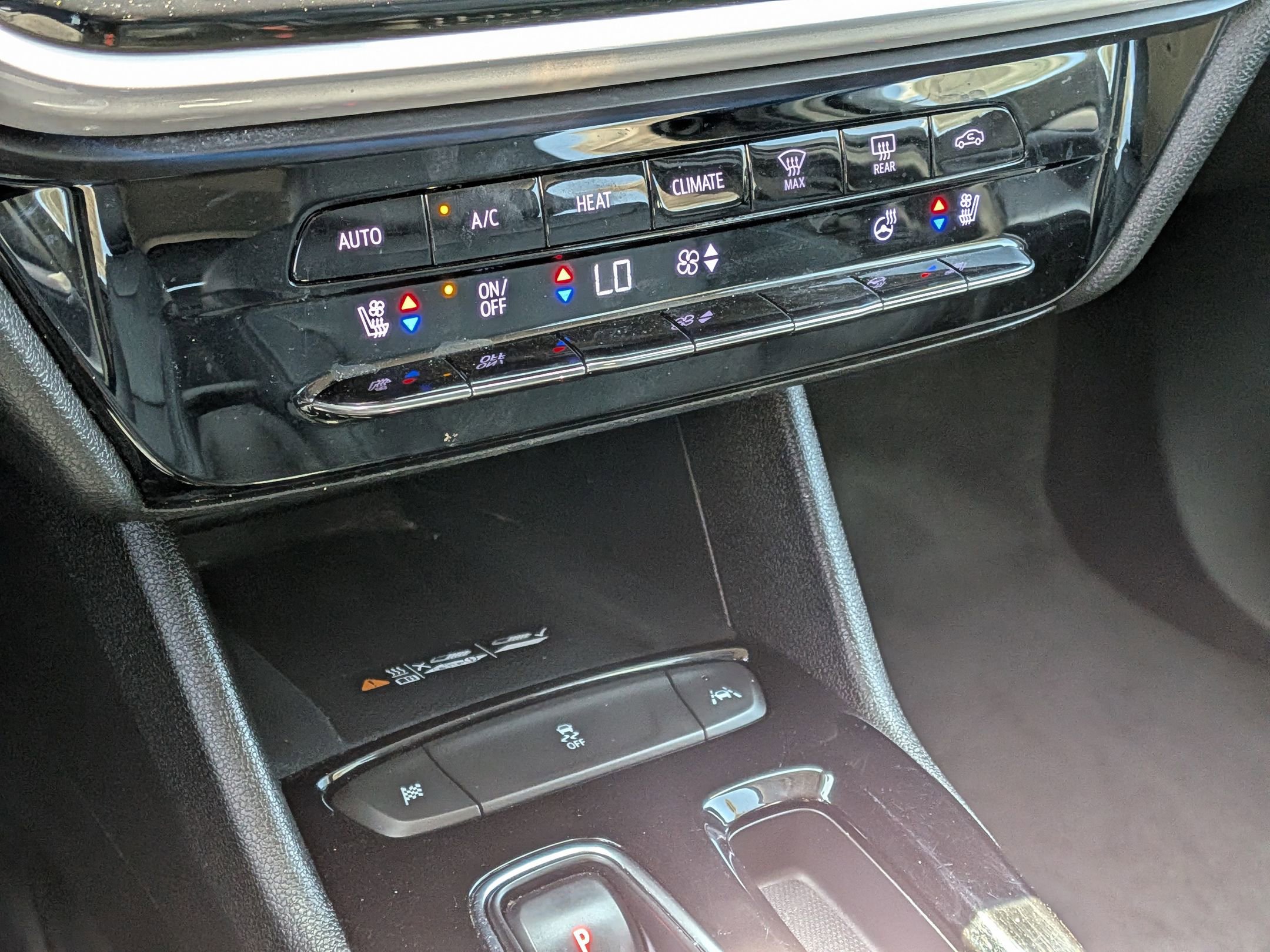 Used 2022 Chevrolet Bolt EUV LT w/ Convenience Package FWD image 22