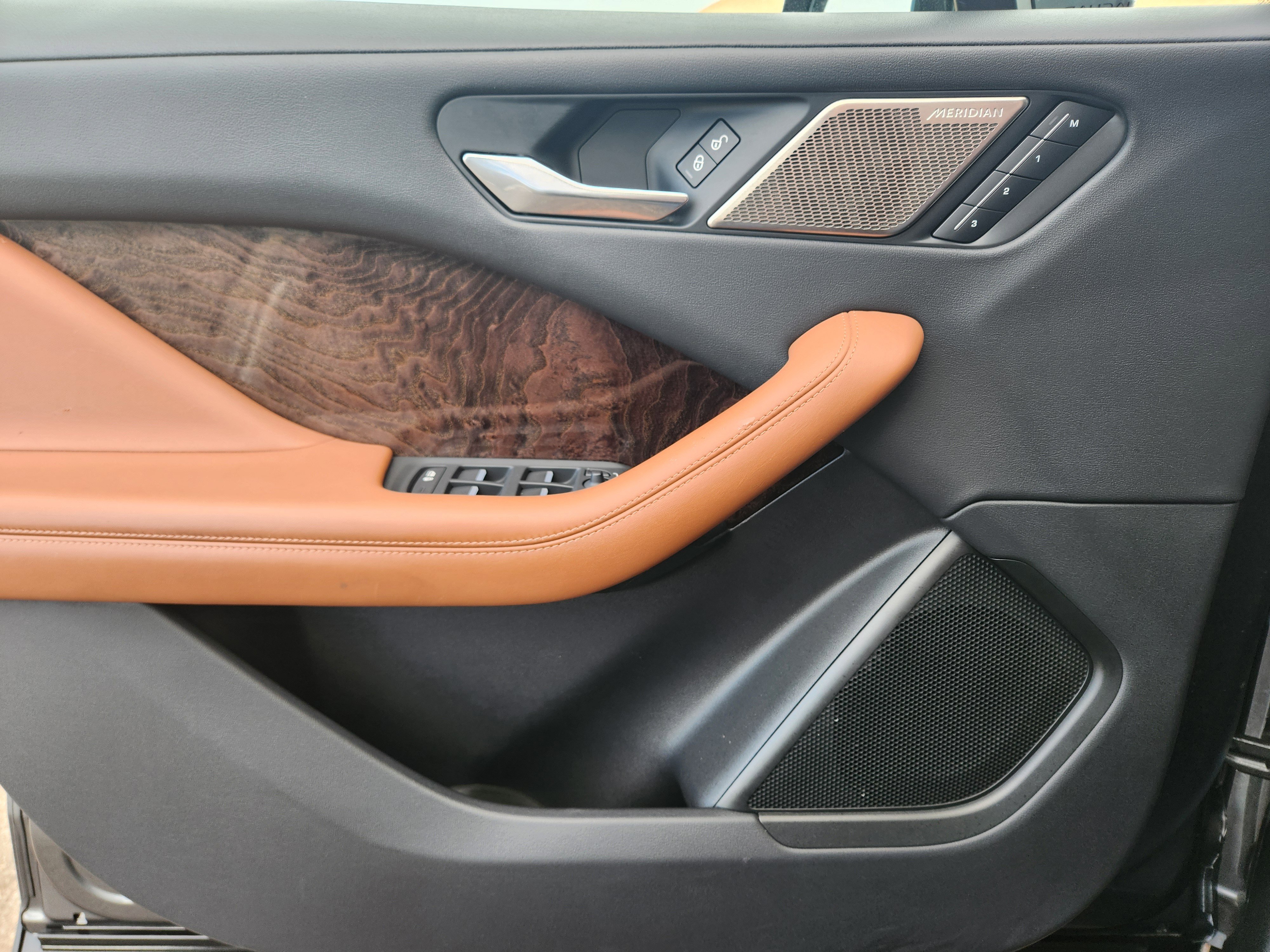 Used 2020 Jaguar I-PACE SE image 12