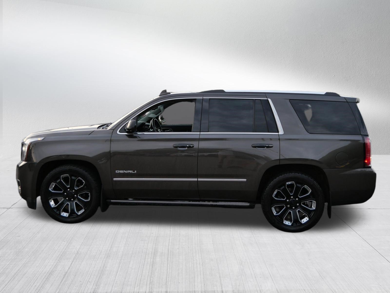 Certified 2019 GMC Yukon Denali w/ Denali Ultimate Package AWD/4WD image 4