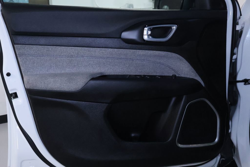 Used 2024 Jeep Compass Latitude image 13