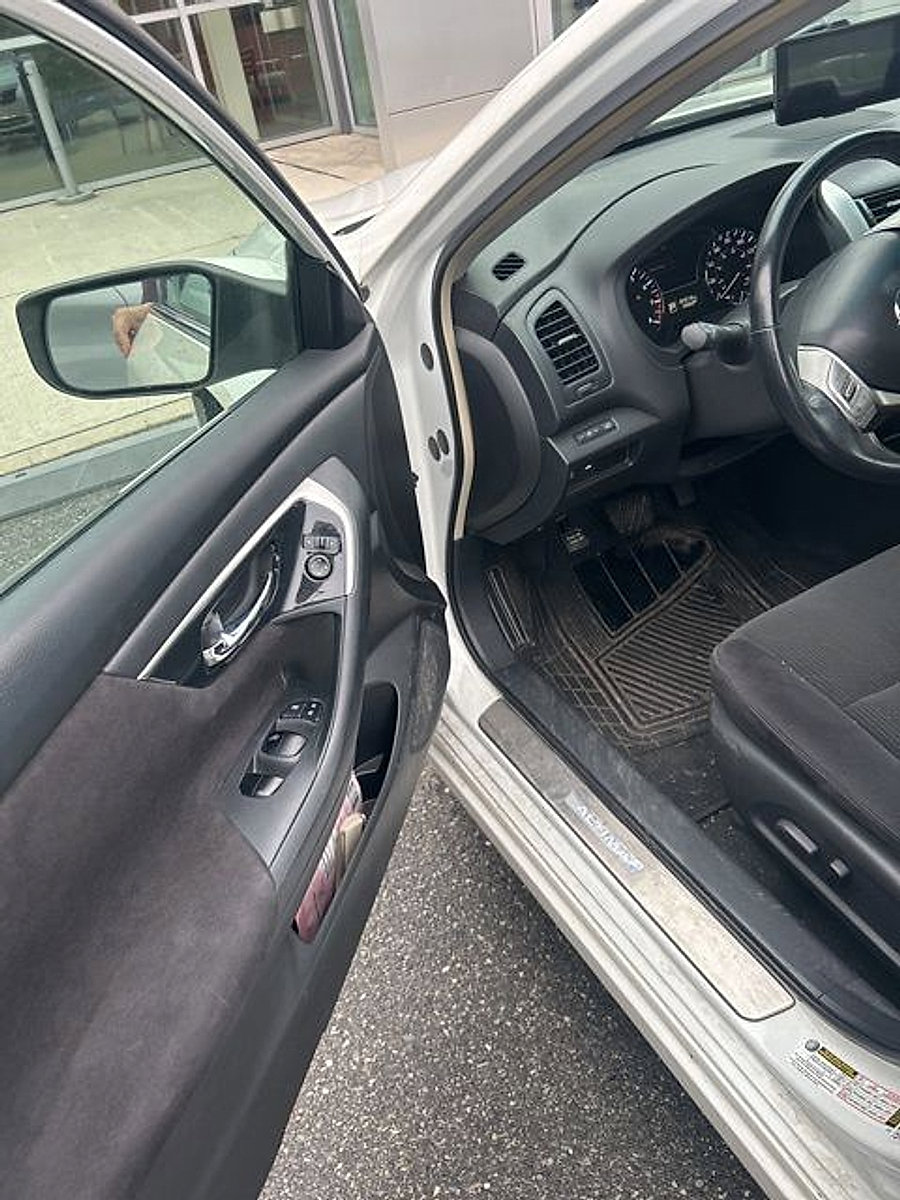 Used 2013 Nissan Altima 2.5 SV image 8