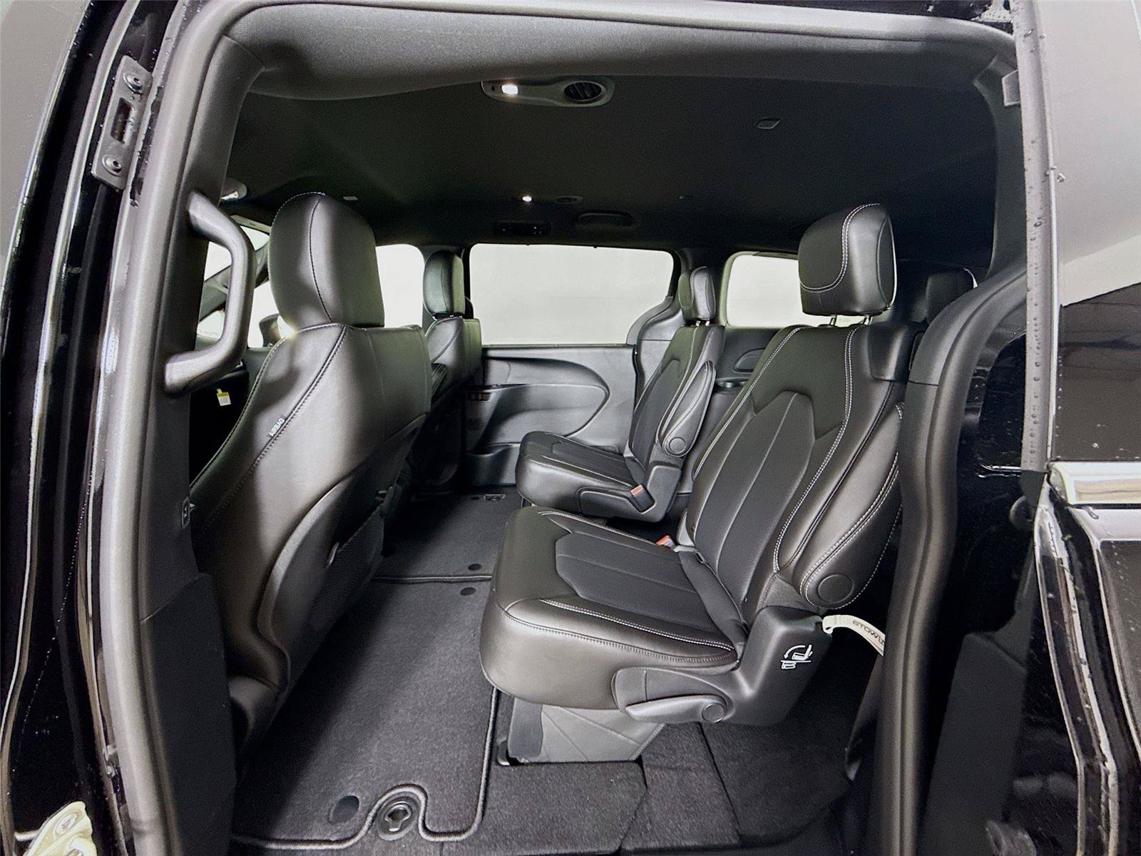 New 2027 Chrysler Pacifica LX FWD image 11