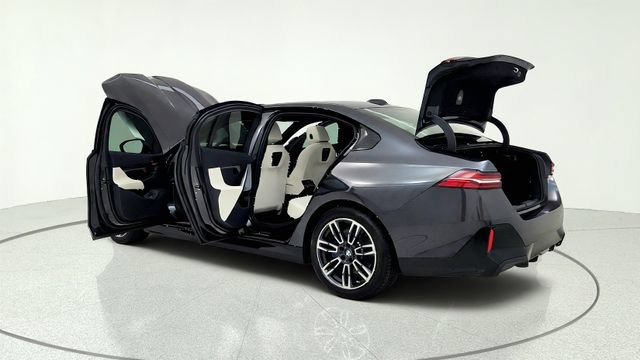 Used 2026 BMW 530i w/ M Sport Package RWD image 16