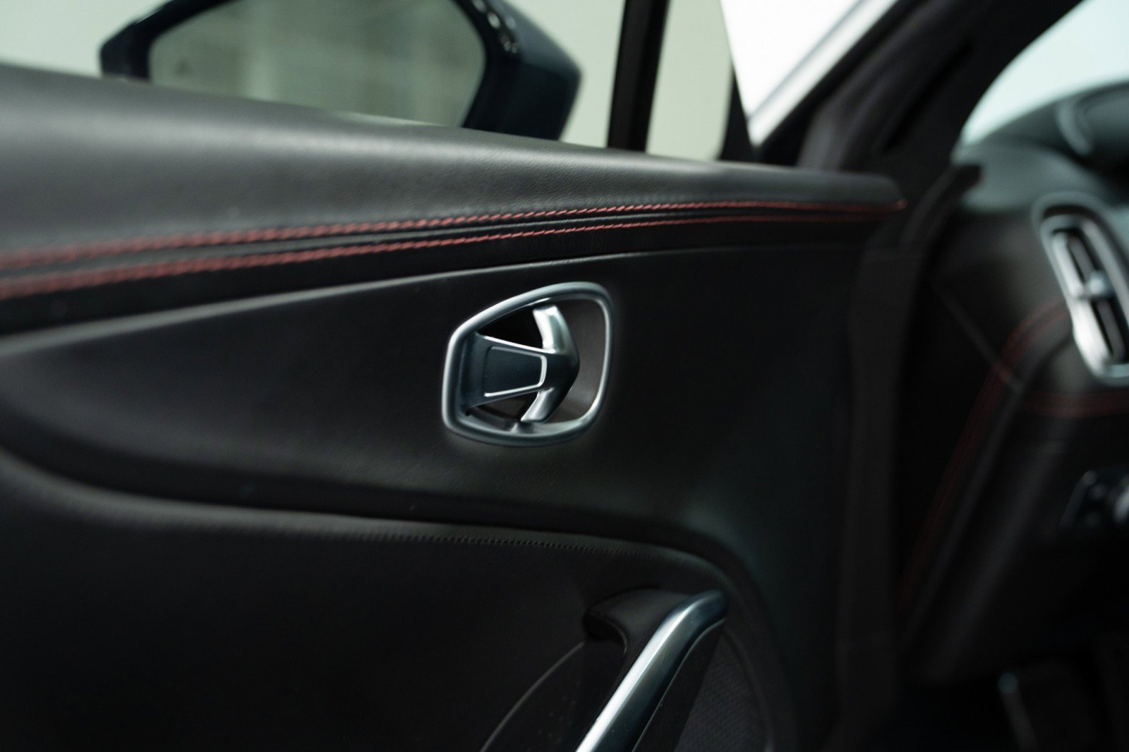 Used 2021 Aston Martin DBX image 19