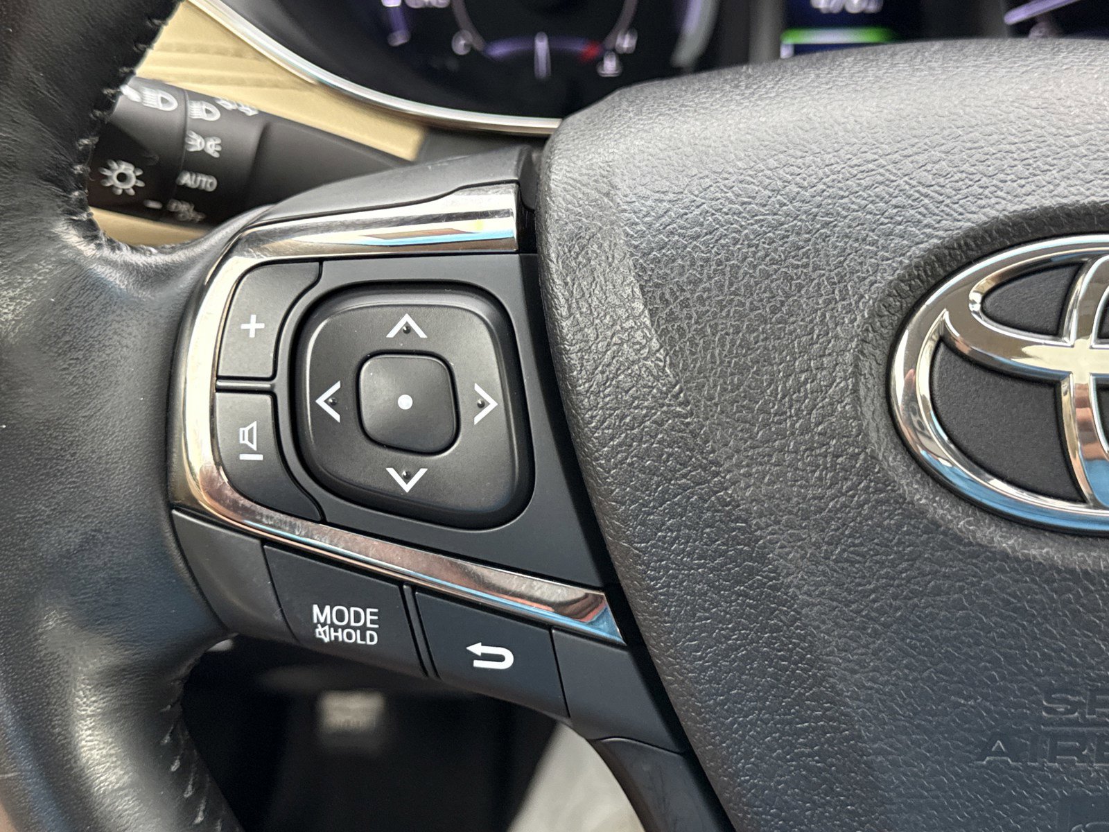Used 2018 Toyota Avalon Limited w/ All Weather Liner Package FWD image 22