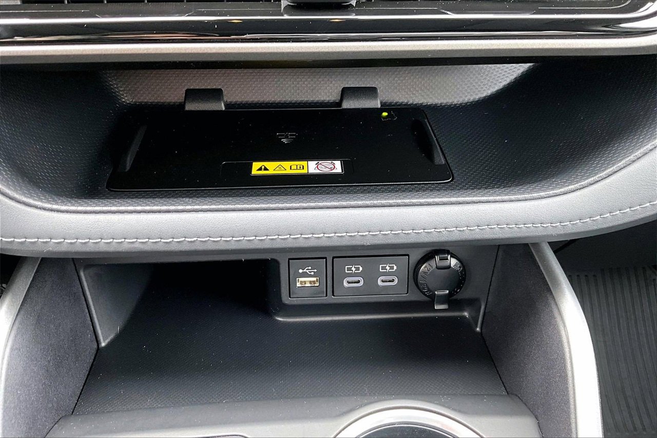 Used 2023 Toyota Highlander L image 16