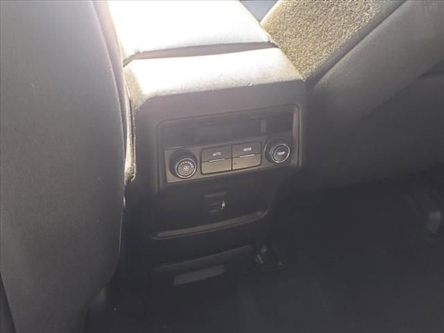 Used 2019 GMC Acadia SLE FWD image 16