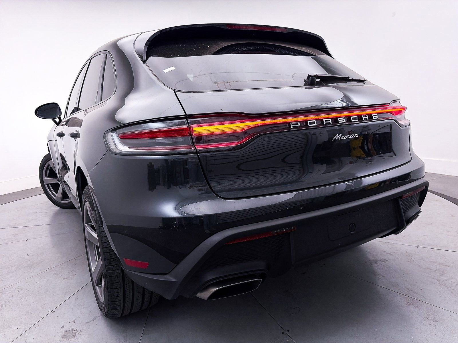 Used 2024 Porsche Macan image 4