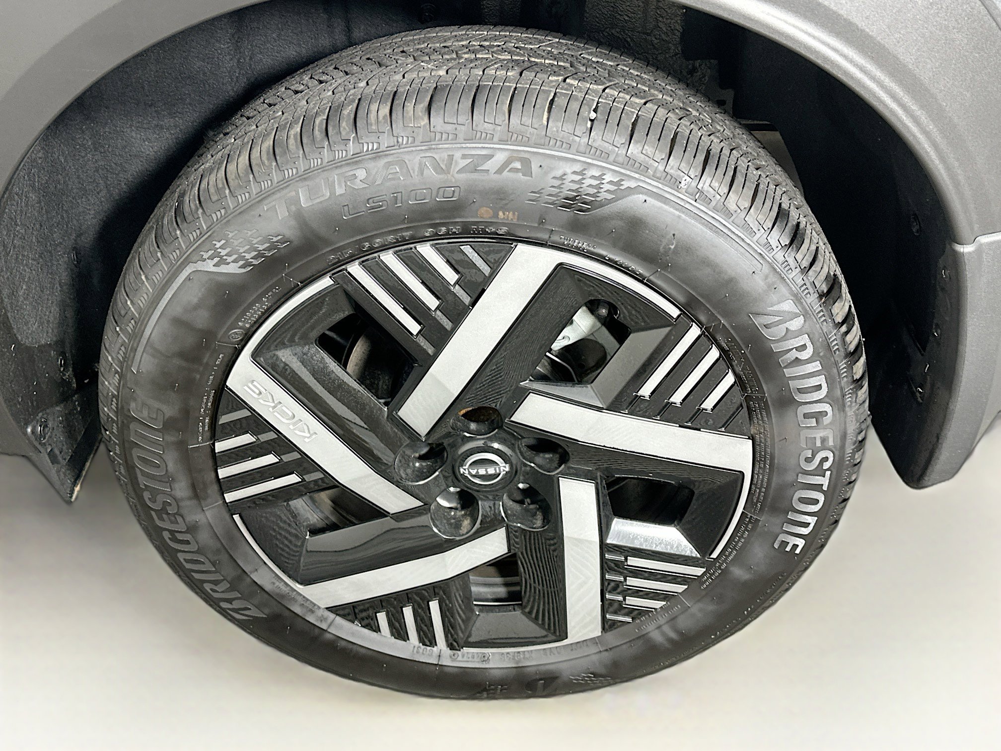 Used 2025 Nissan Kicks SV image 11