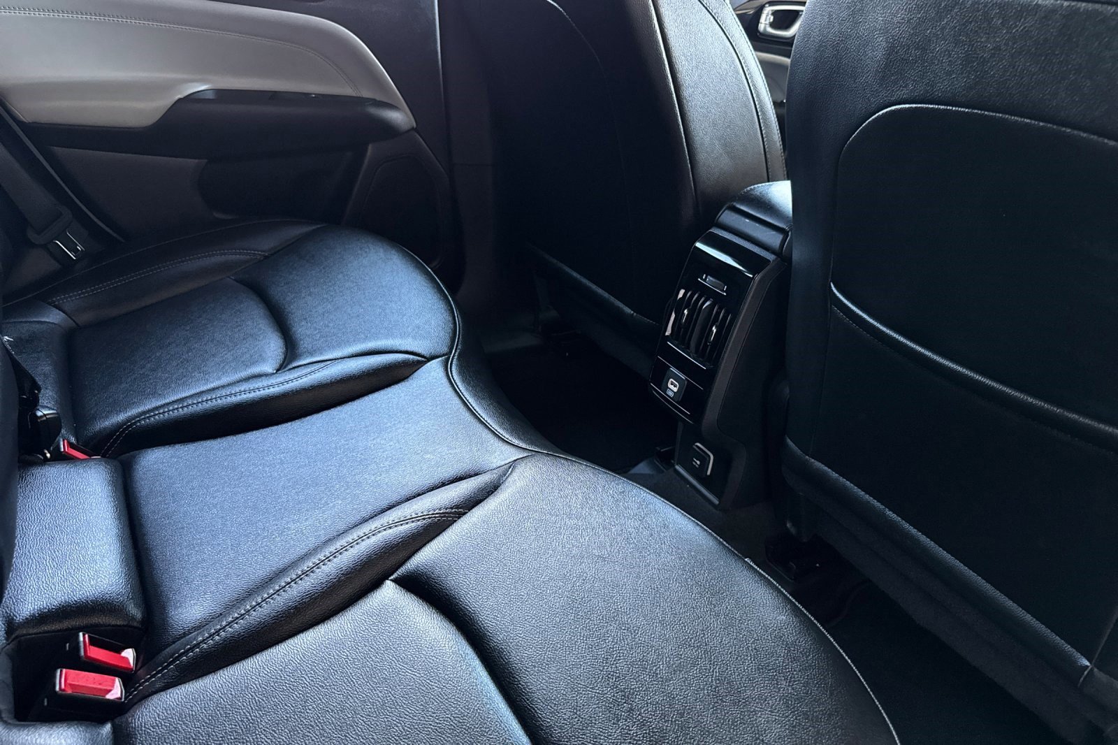 Used 2025 Jeep Compass Limited image 30