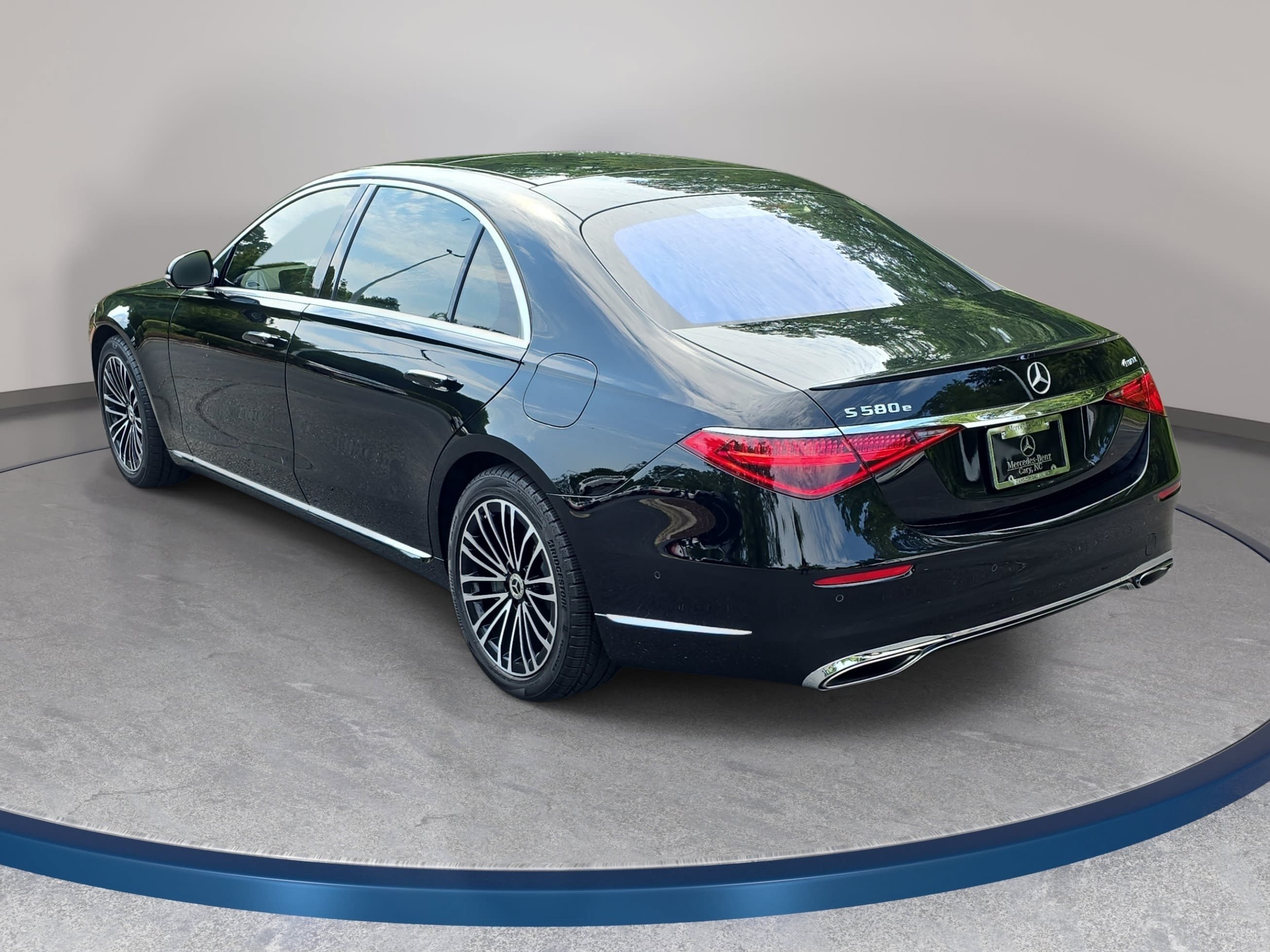 Used 2025 Mercedes-Benz S 580e 4MATIC Sedan image 7
