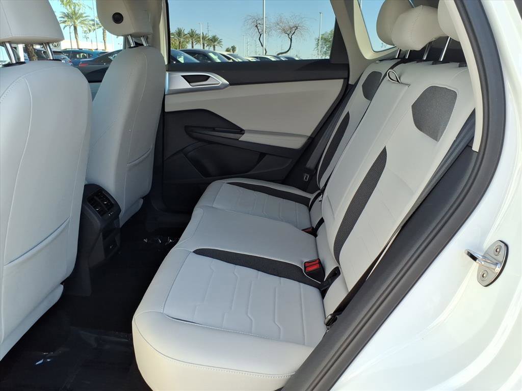 Certified 2025 Volkswagen Taos SE image 22