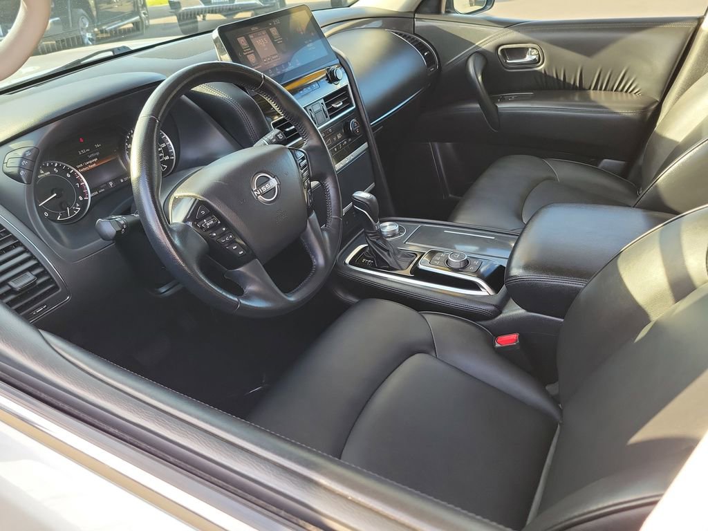 Used 2023 Nissan Armada SV image 3