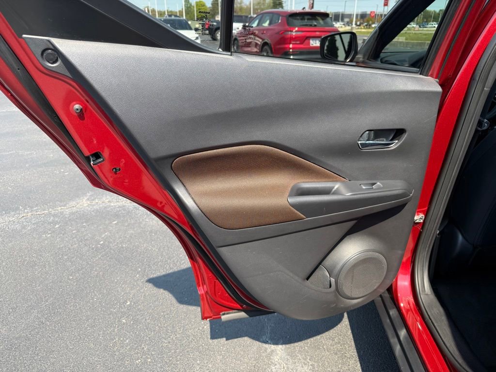 Used 2020 Nissan Kicks SR image 28