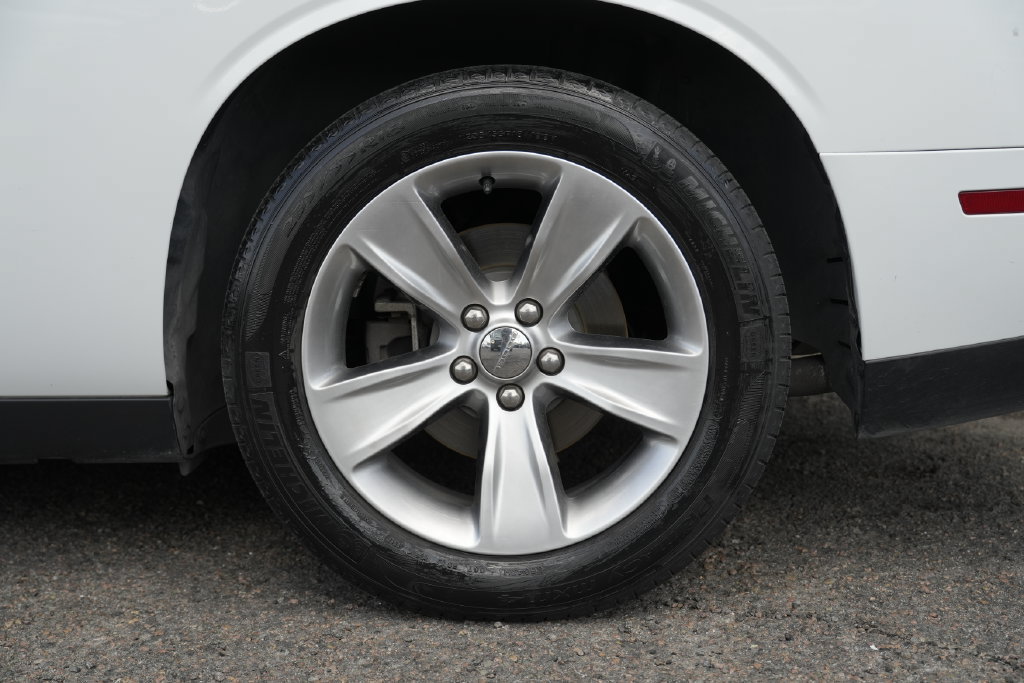 Used 2018 Dodge Challenger SXT RWD image 14