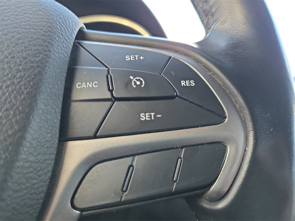 Used 2021 Jeep Grand Cherokee Laredo image 31