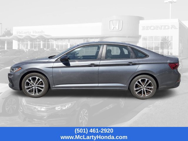 Used 2025 Volkswagen Jetta Sport FWD image 2