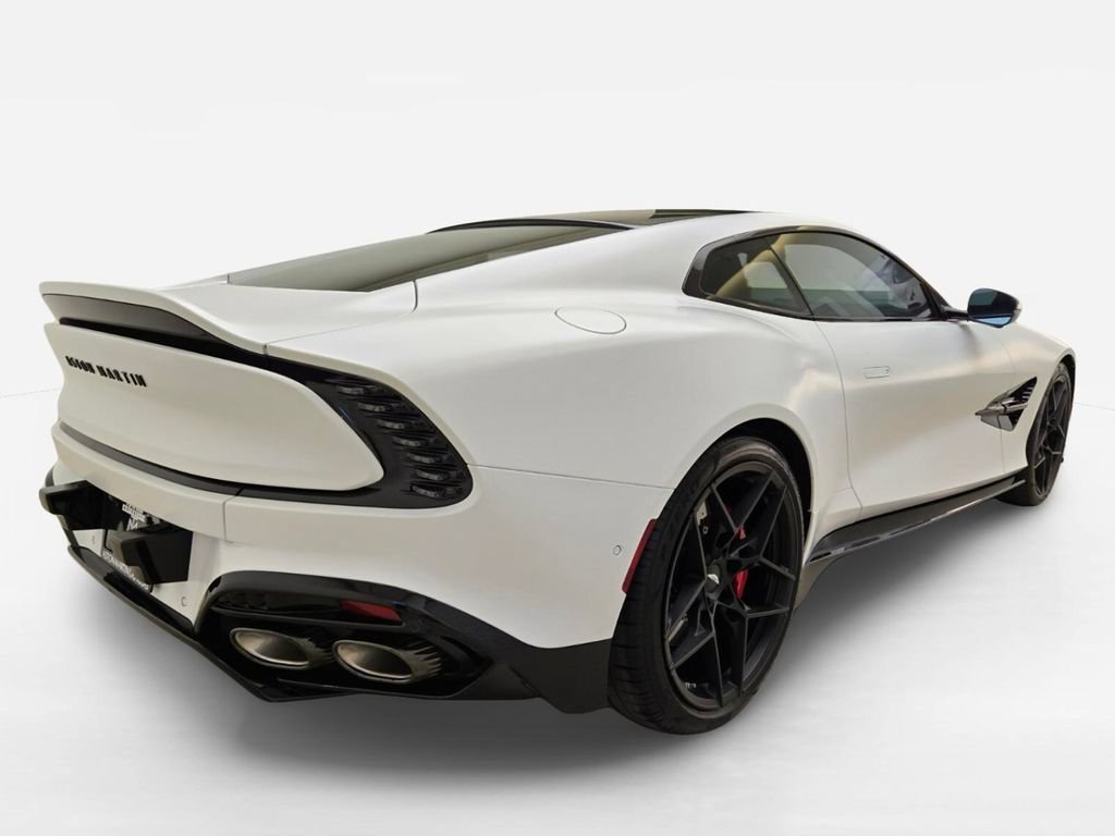 Used 2025 Aston Martin Vanquish RWD image 9