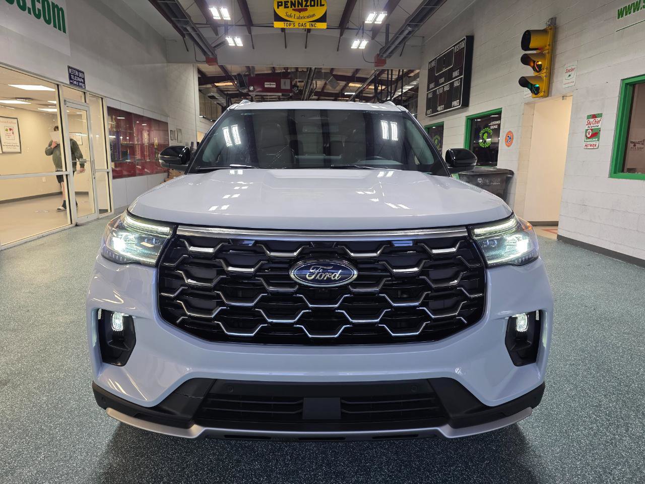 Used 2025 Ford Explorer Platinum w/ LUX Leather Package image 3