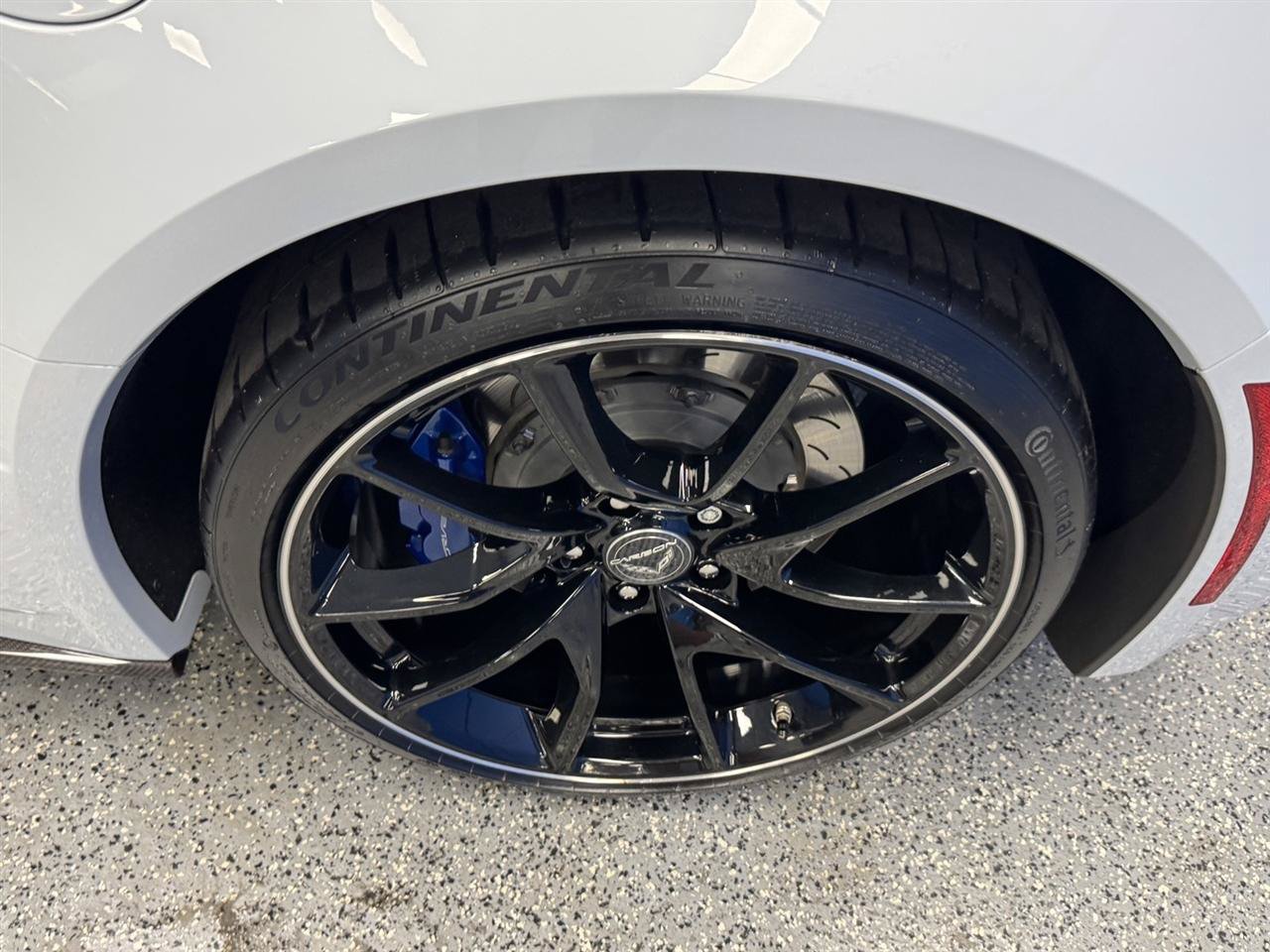 Used 2018 Chevrolet Corvette Z06 w/ Carbon 65 Edition RWD image 31