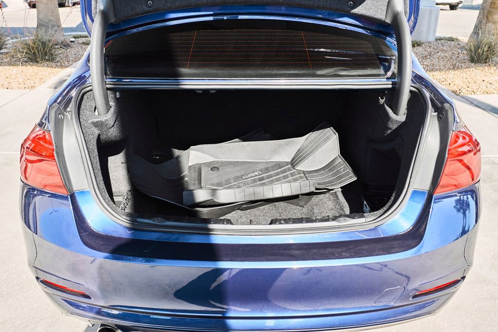 Used 2018 BMW 320i Sedan image 9