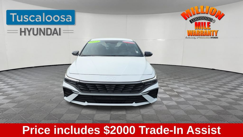 Used 2025 Hyundai Elantra Sport FWD image 2