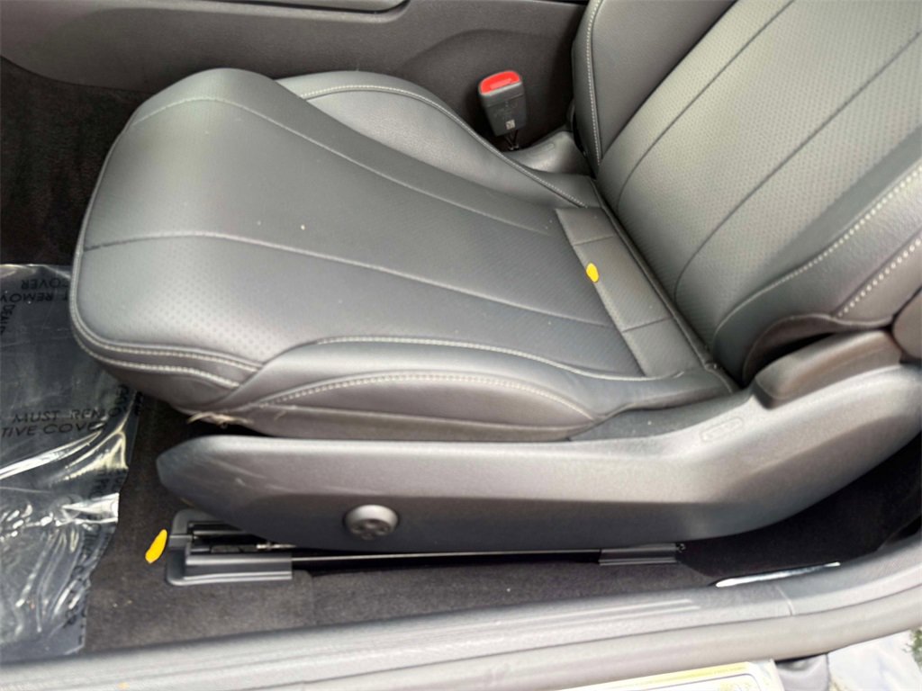 Used 2024 Mercedes-Benz CLE 300 4MATIC Coupe image 3