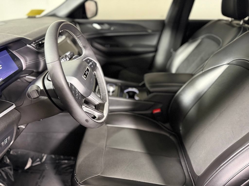 Used 2025 Jeep Grand Cherokee Altitude AWD/4WD image 20