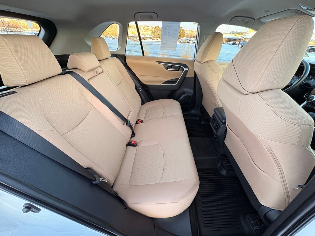 Used 2025 Toyota RAV4 XLE image 31