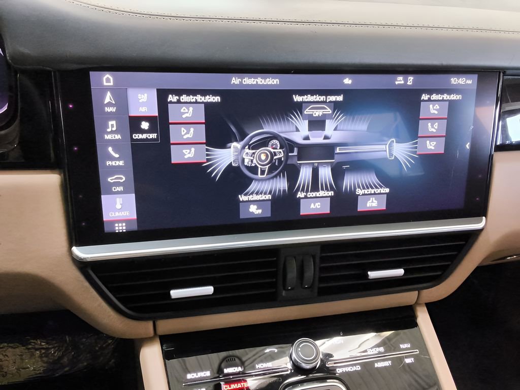 Used 2020 Porsche Cayenne AWD/4WD image 16