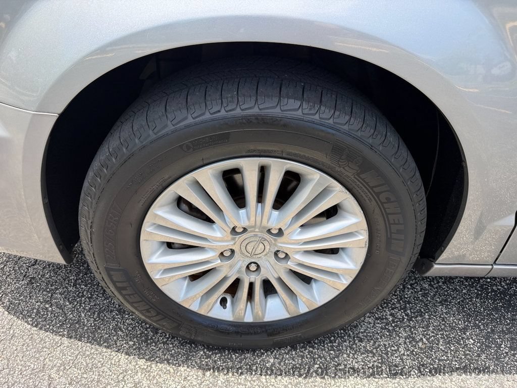 Used 2013 Chrysler Town & Country Limited w/ Luxury Group FWD image 73