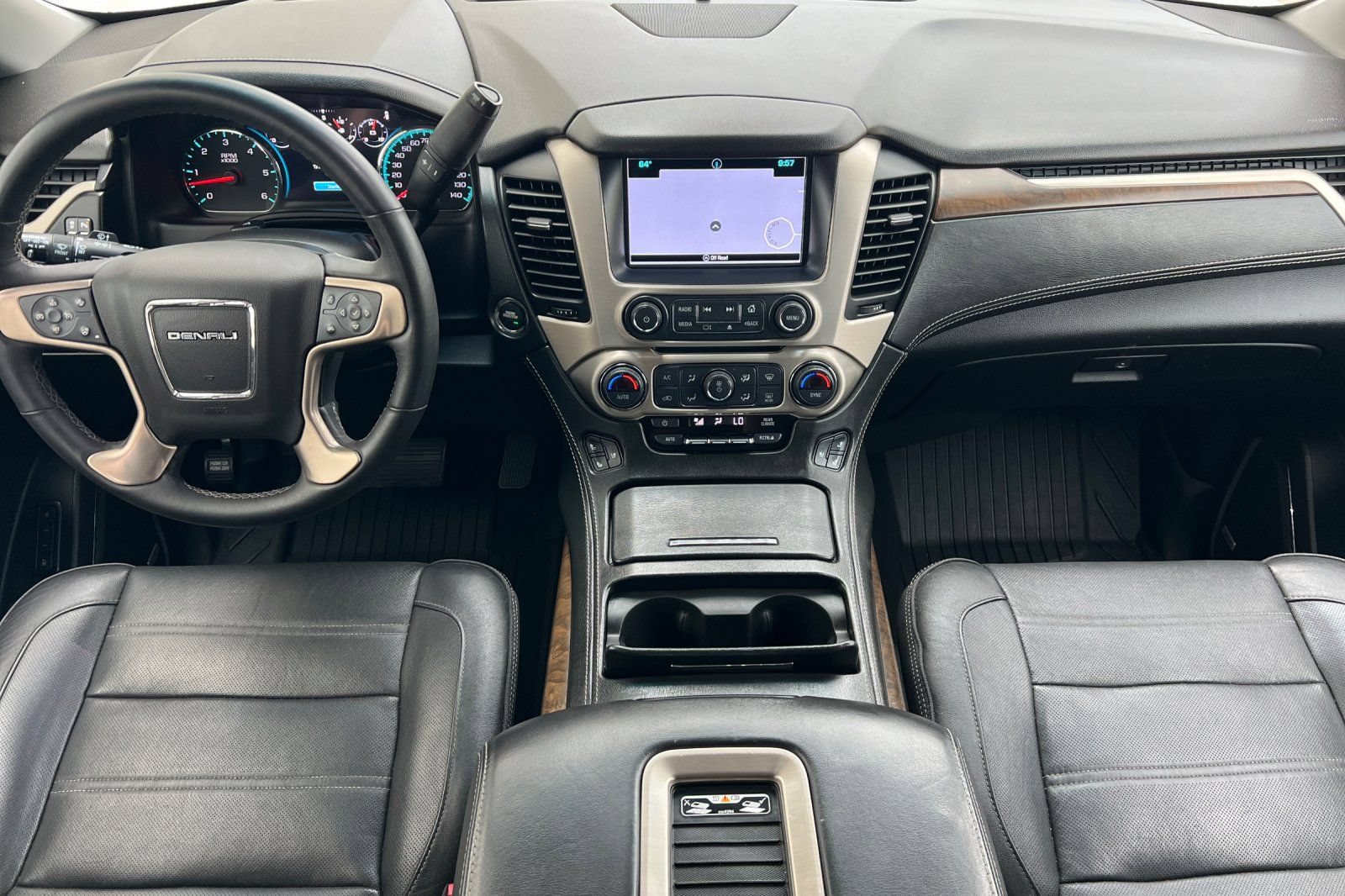 Used 2018 GMC Yukon XL Denali w/ Denali Ultimate Package AWD/4WD image 10