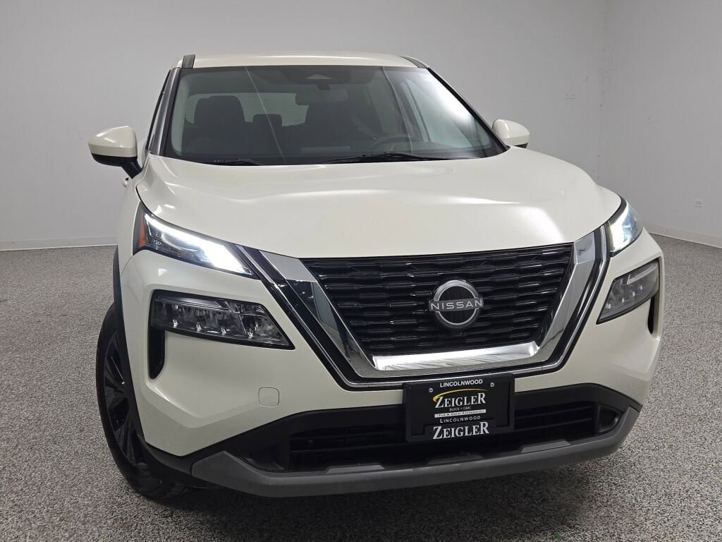 Used 2023 Nissan Rogue SV image 5