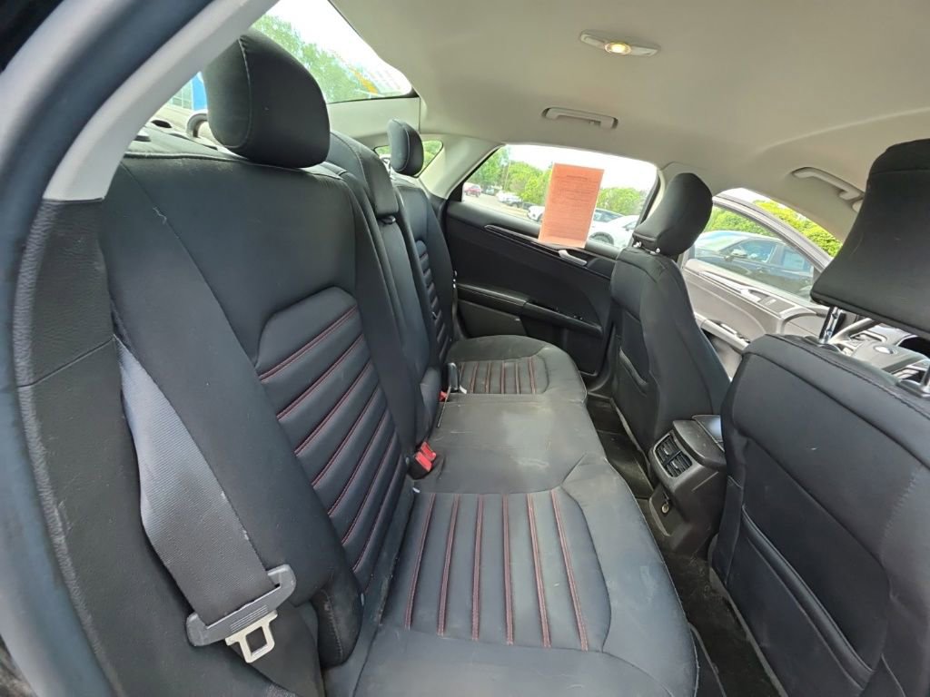 Used 2016 Ford Fusion SE AWD/4WD image 23
