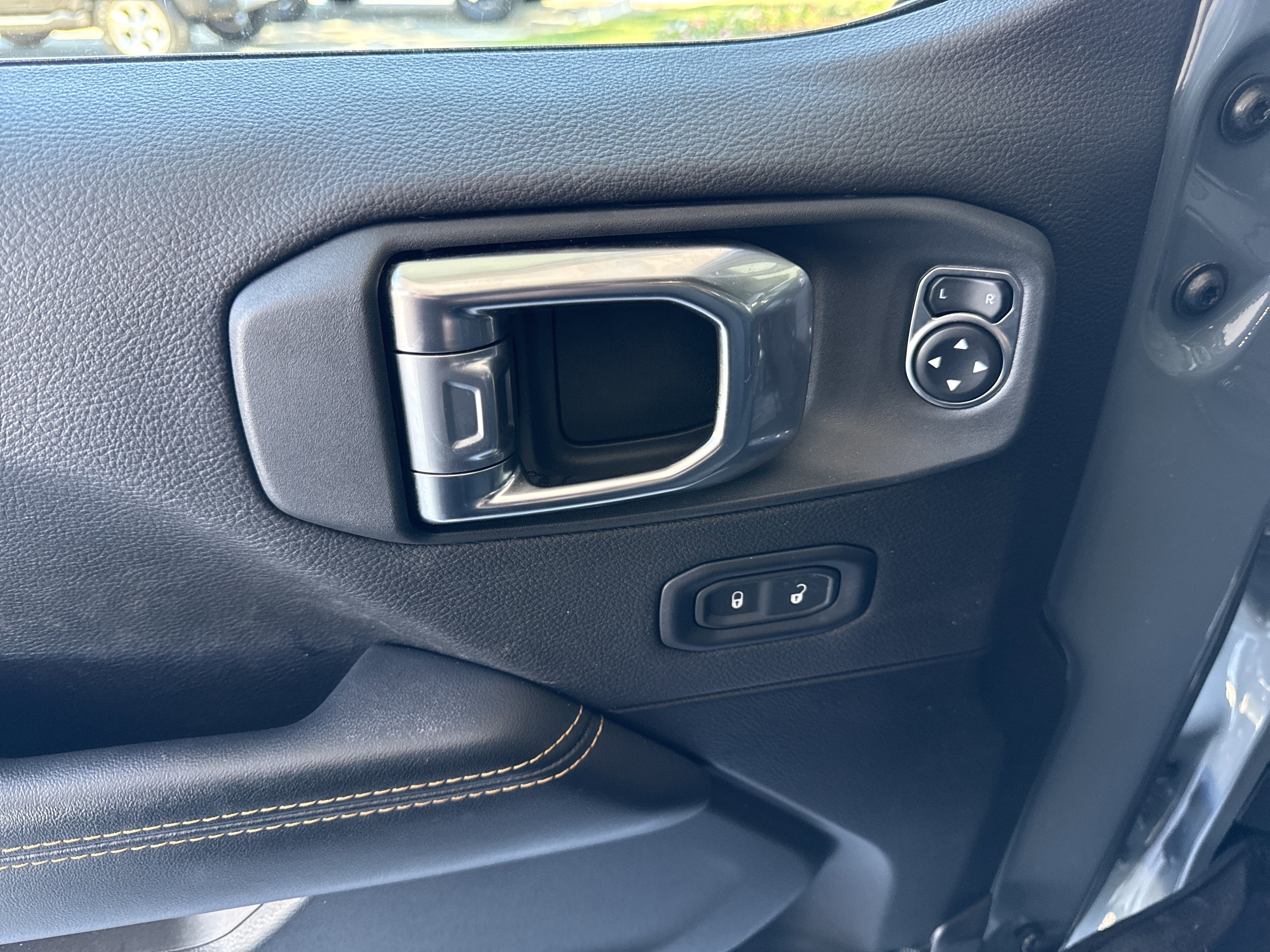 Used 2025 Jeep Wrangler Sahara w/ Safety Group image 18